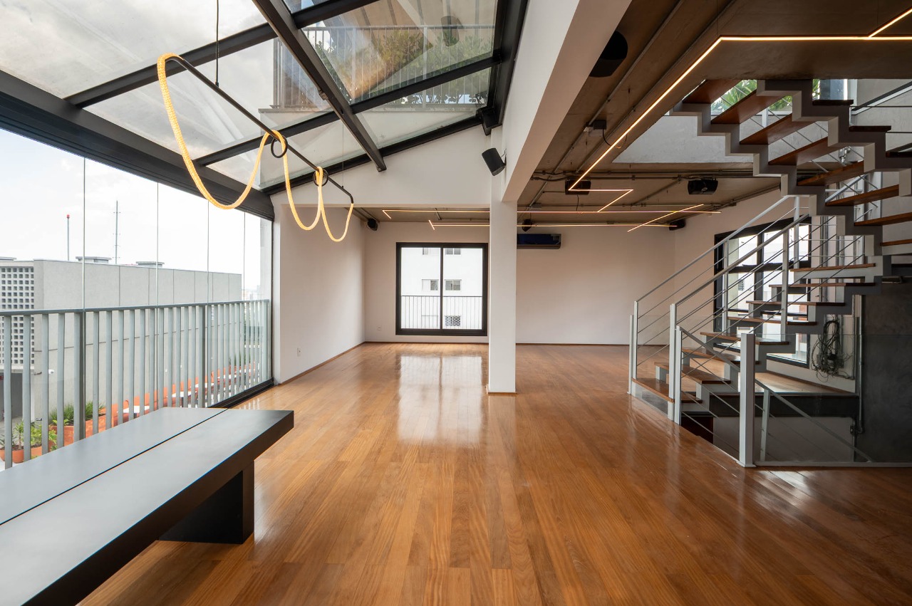 Cobertura em edifício moderno e descolado à venda na Vila Madalena