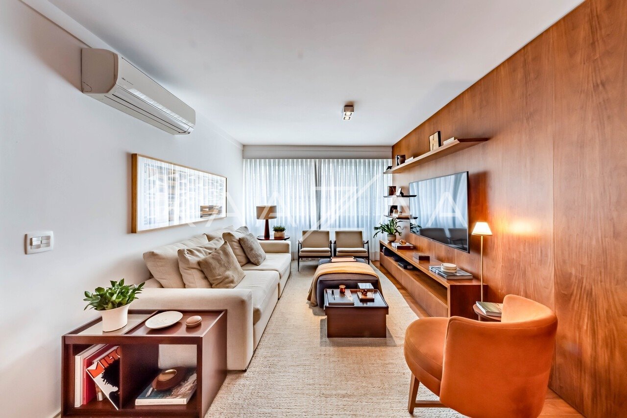 Apartamento com reforma irretocável e bem iluminado, em prédio com lazer no Jardim Paulista.