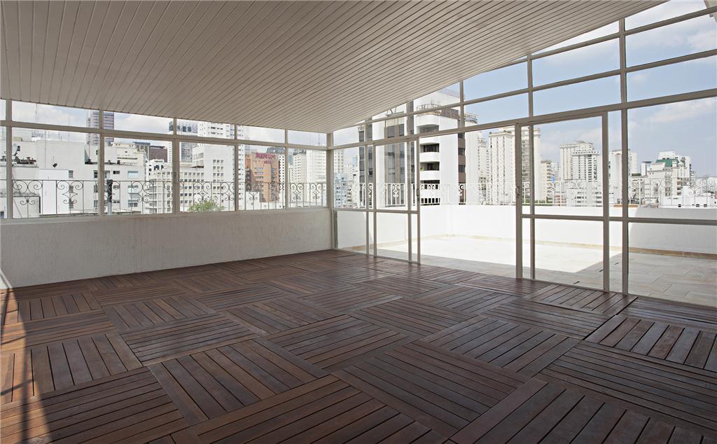 Terraço privativo e atmosfera acolhedora em endereço cobiçado nos Jardins