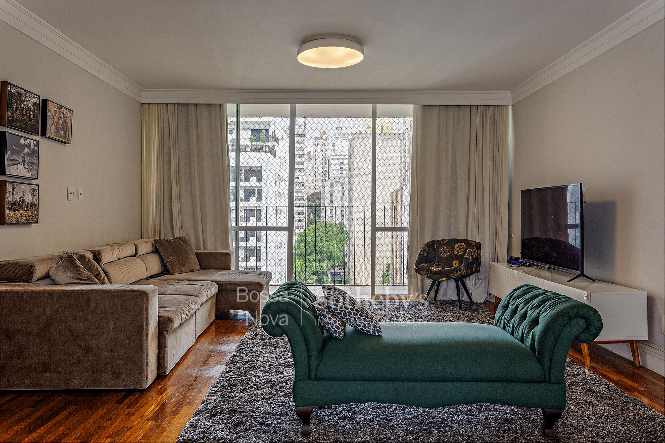 Reforma completa, vista aberta e walking closets em localização estratégica no Jardim Paulista