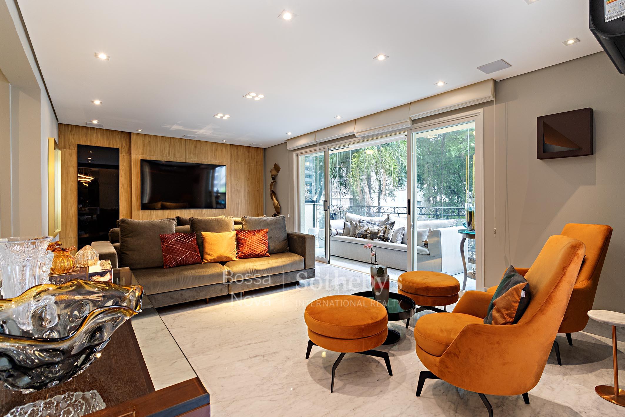 Apartamento reformado em Perdizes com design sofisticado