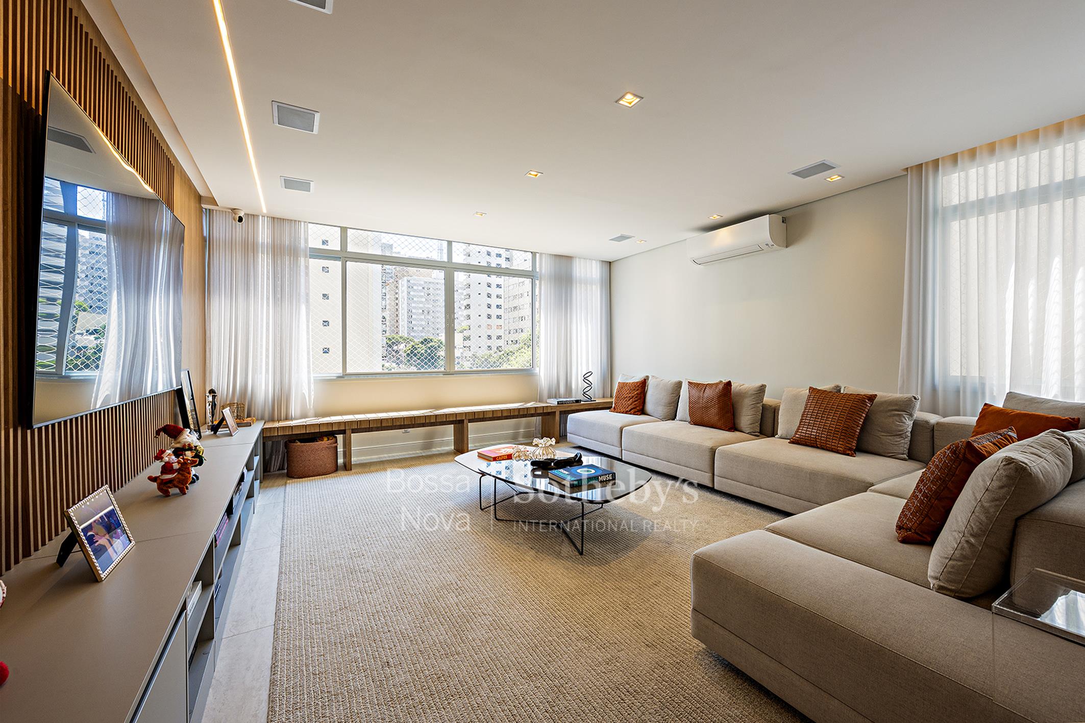 Apartamento em rua arborizada próximo ao Parque Ibirapuera