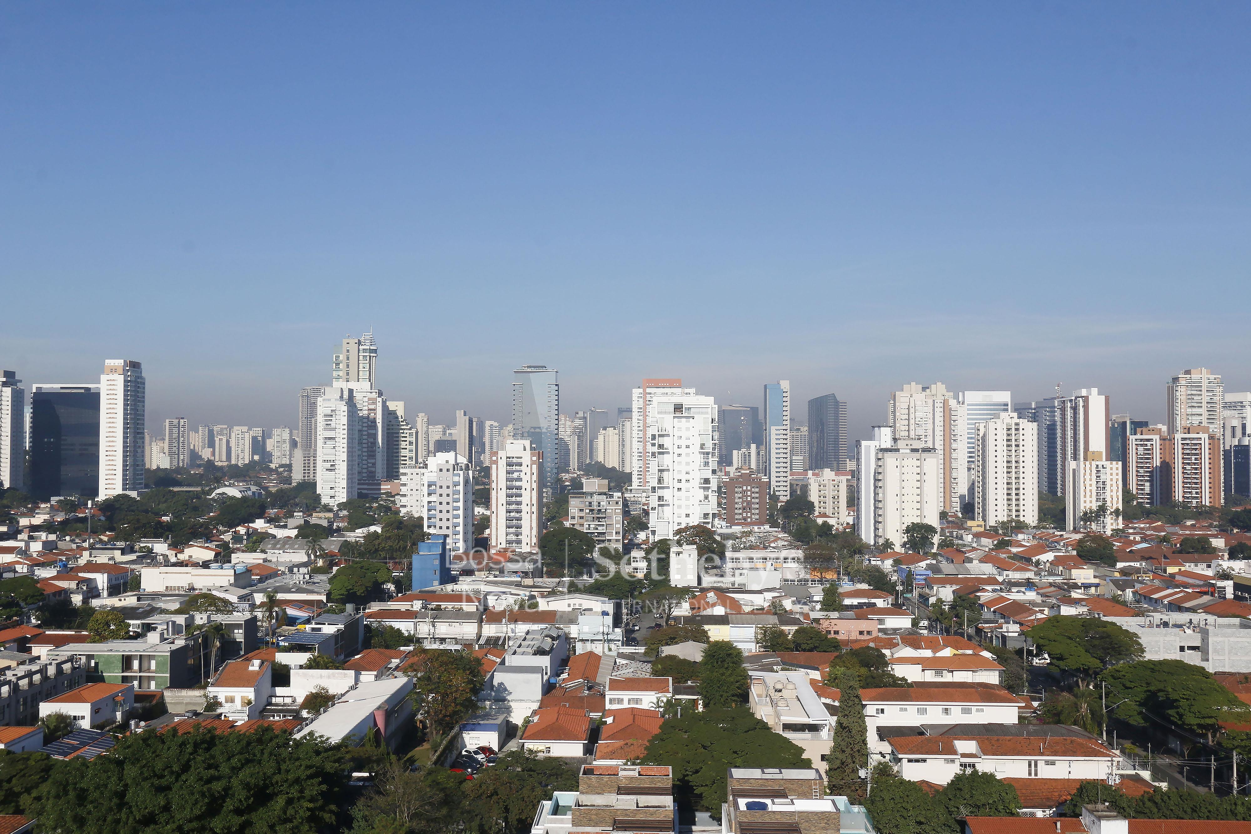 Apartamento com vista 360° do skyline da cidade
