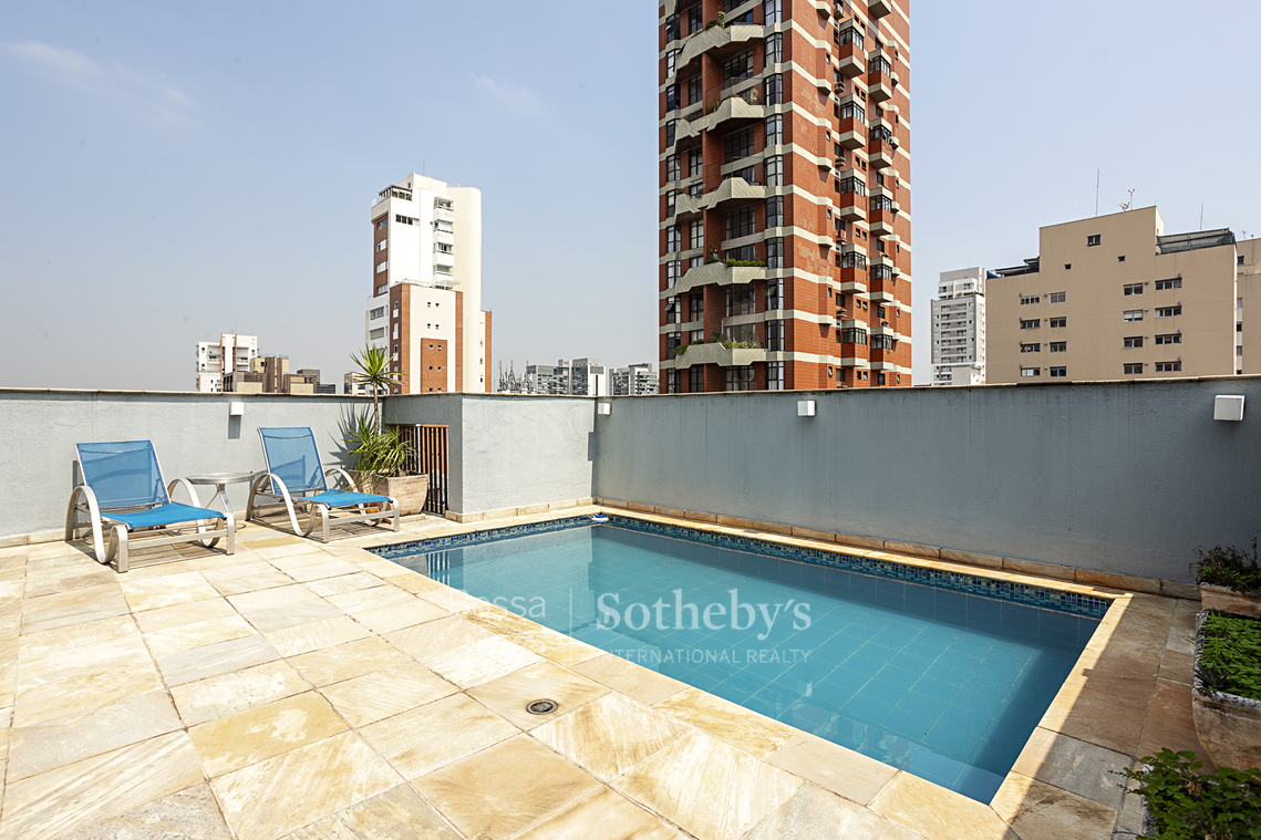 Cobertura com piscina e vista privilegiada 